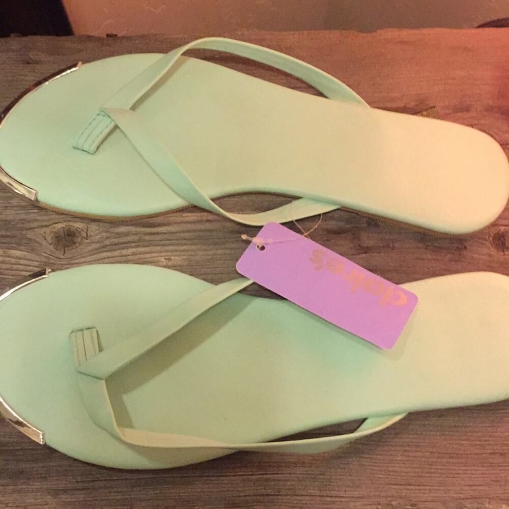 Teal flip flops claires